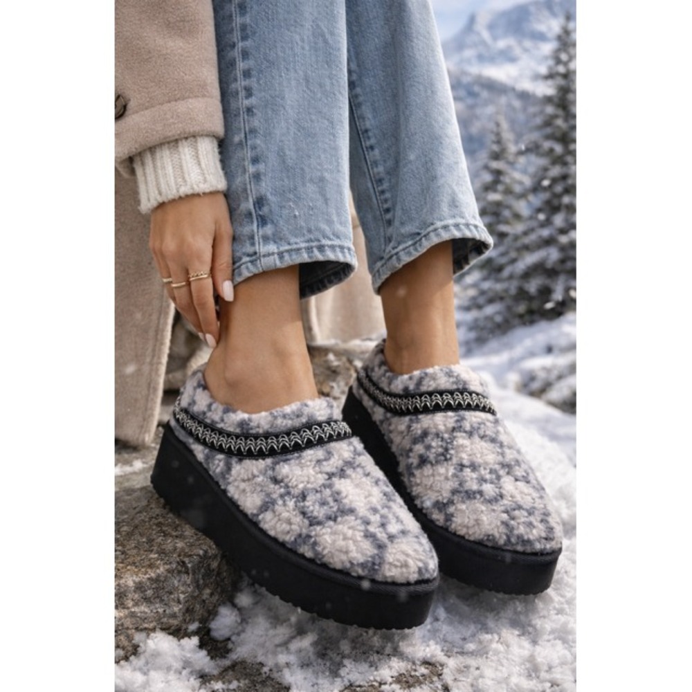 NIB Simply Southern Warm Comfy Cozy‎ Checkered Platform Slippers Mule Women 7